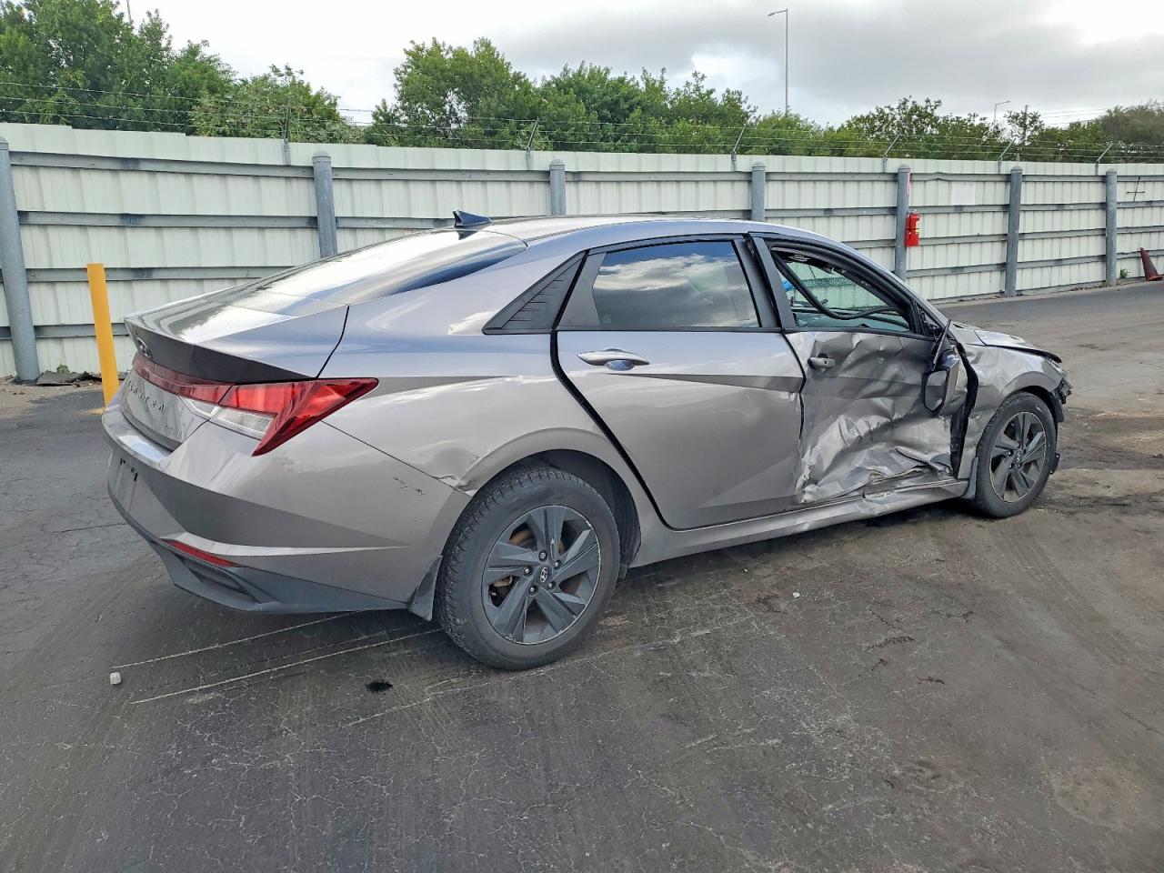 2022 HYUNDAI ELANTRA SEL photo 3