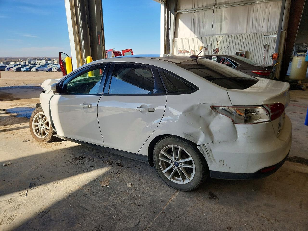 2017 FORD FOCUS SE photo 2