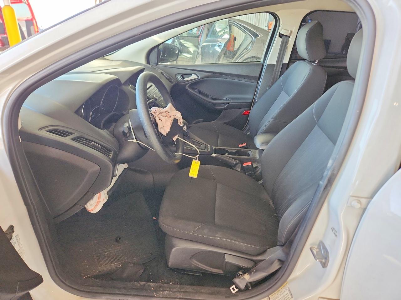 2017 FORD FOCUS SE photo 7
