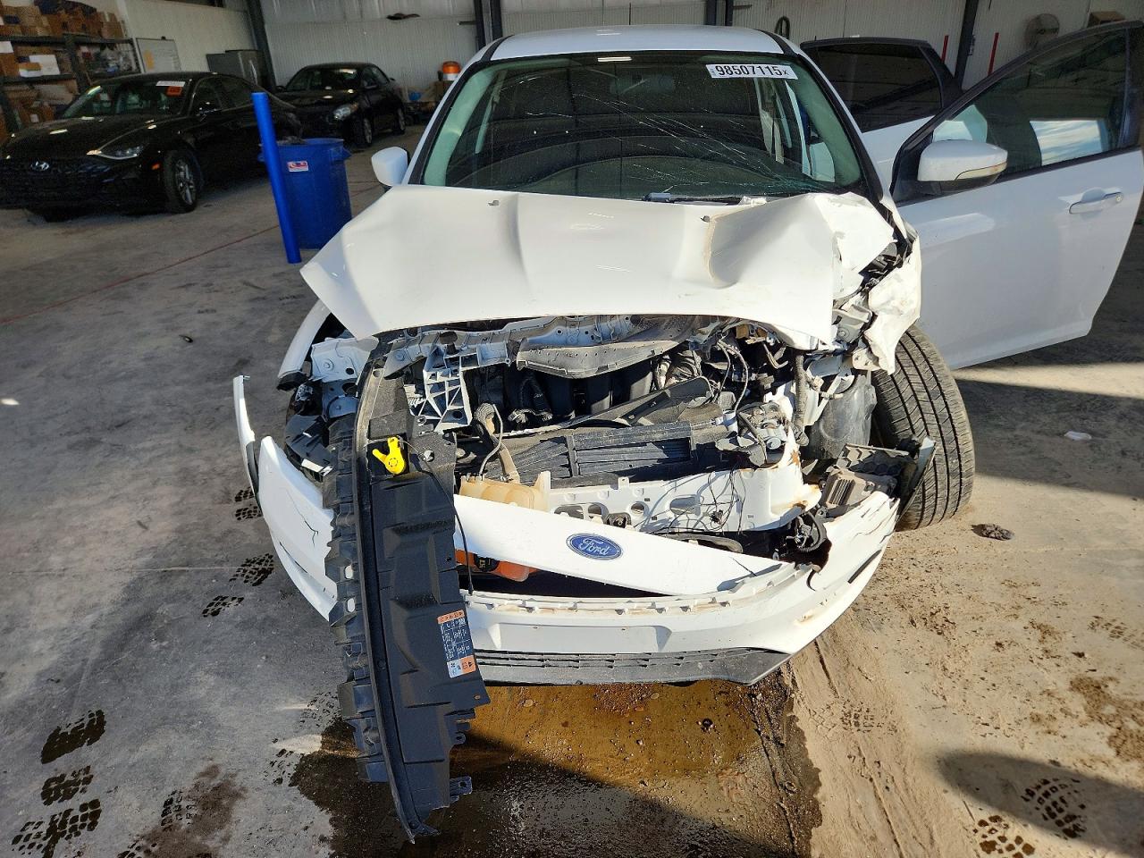 2017 FORD FOCUS SE photo 11