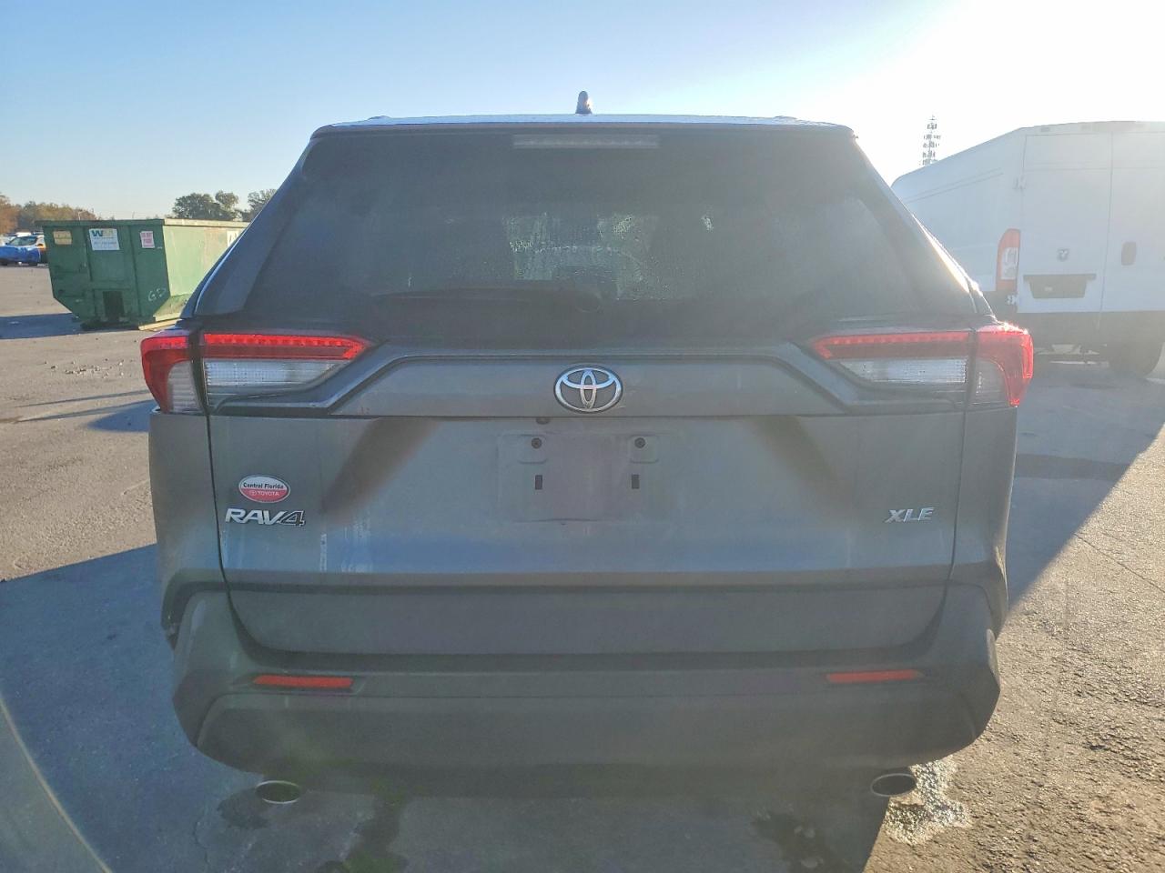 2021 TOYOTA RAV4 XLE photo 6