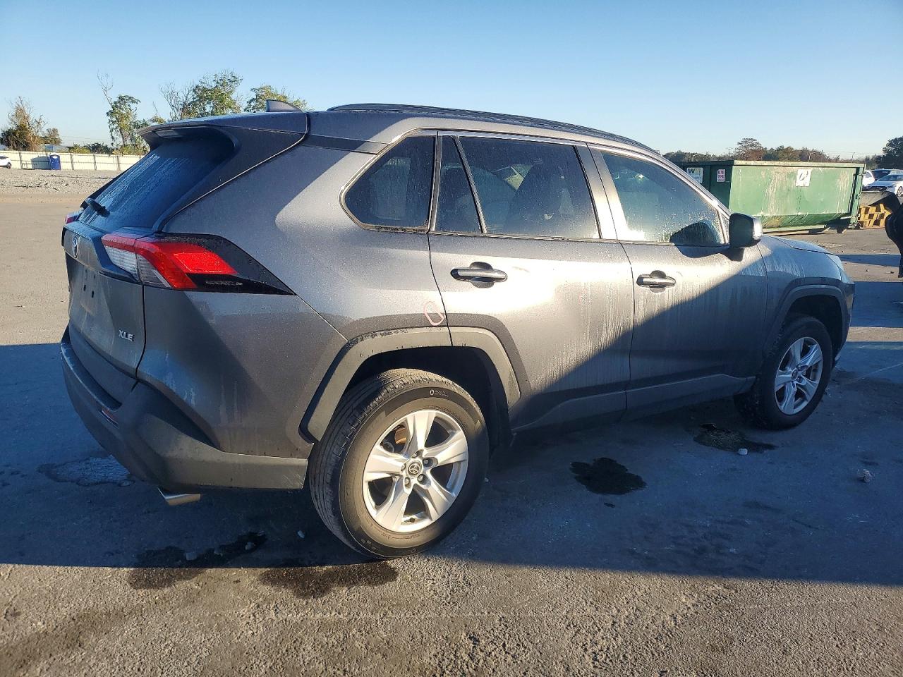 2021 TOYOTA RAV4 XLE photo 3