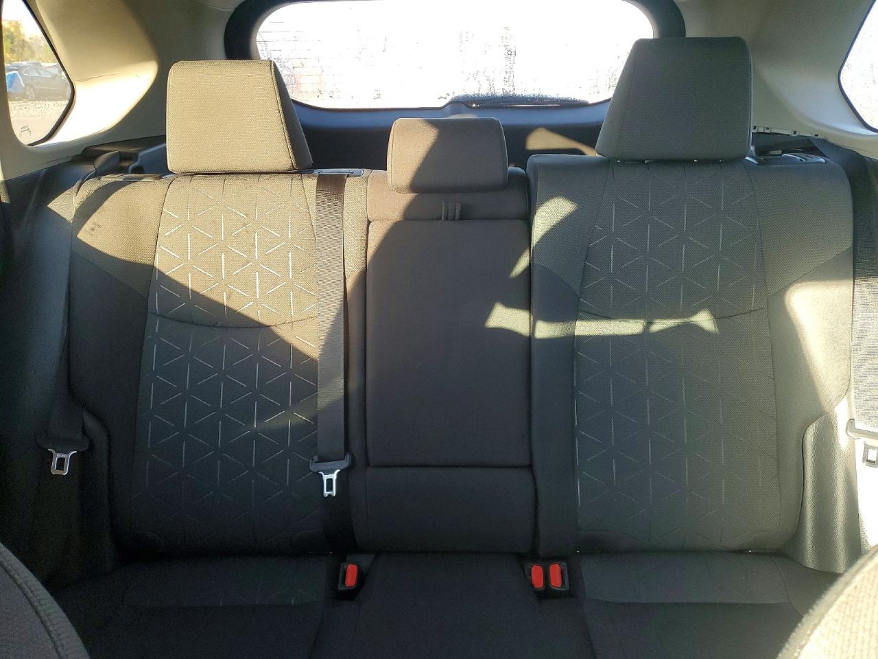 2021 TOYOTA RAV4 XLE photo 10