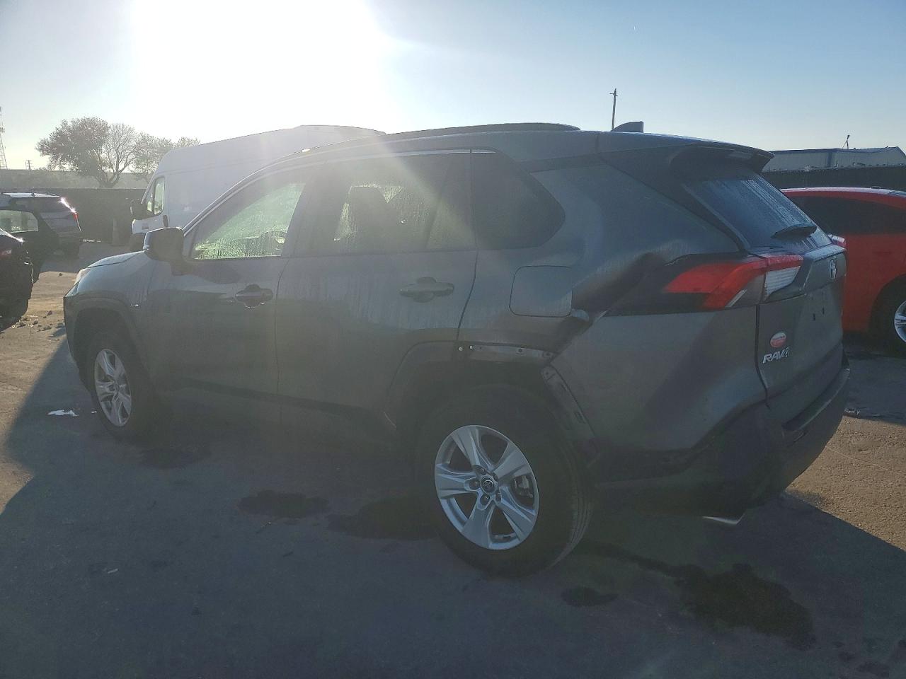 2021 TOYOTA RAV4 XLE photo 2