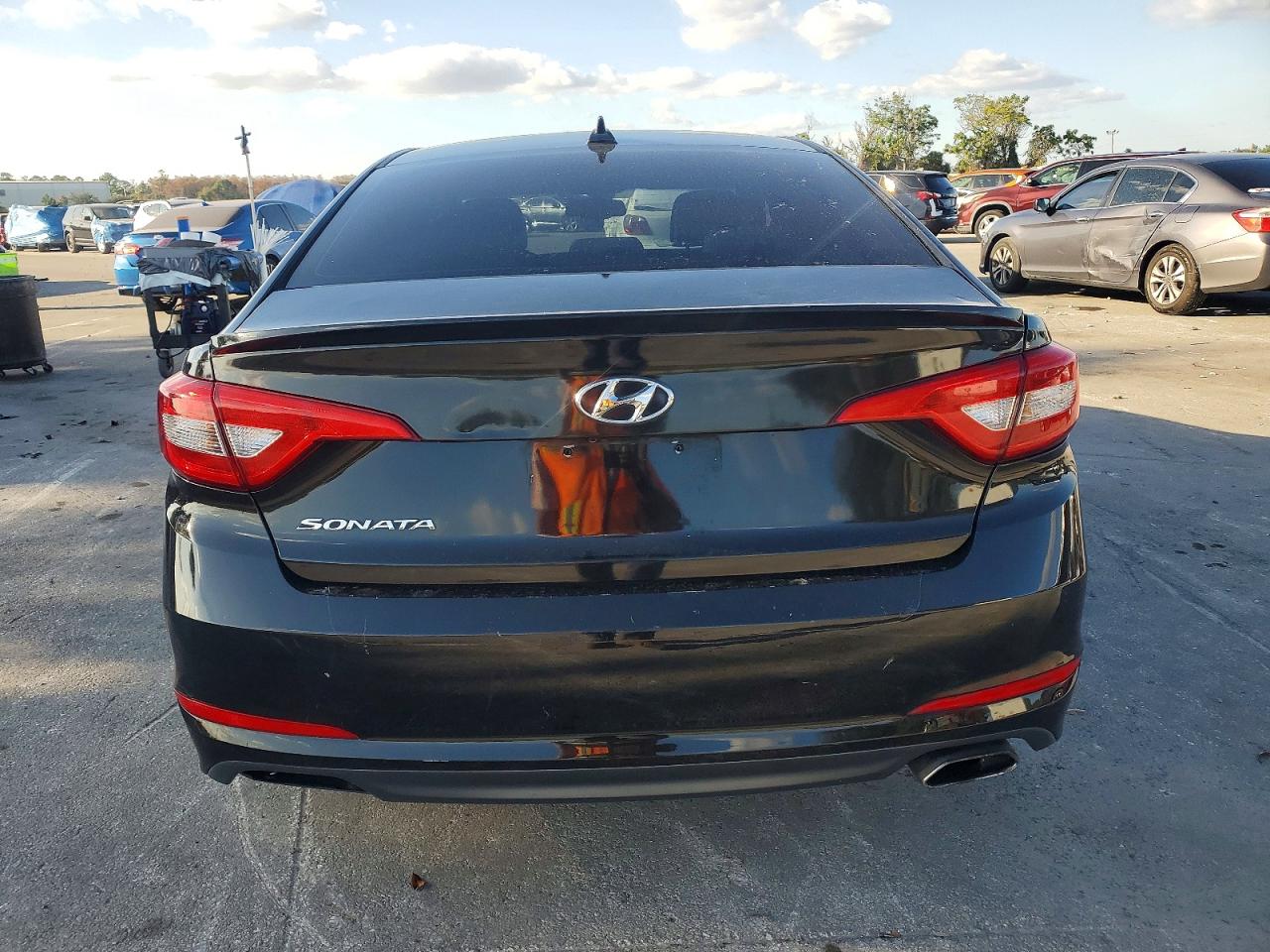 2015 HYUNDAI SONATA SE photo 11