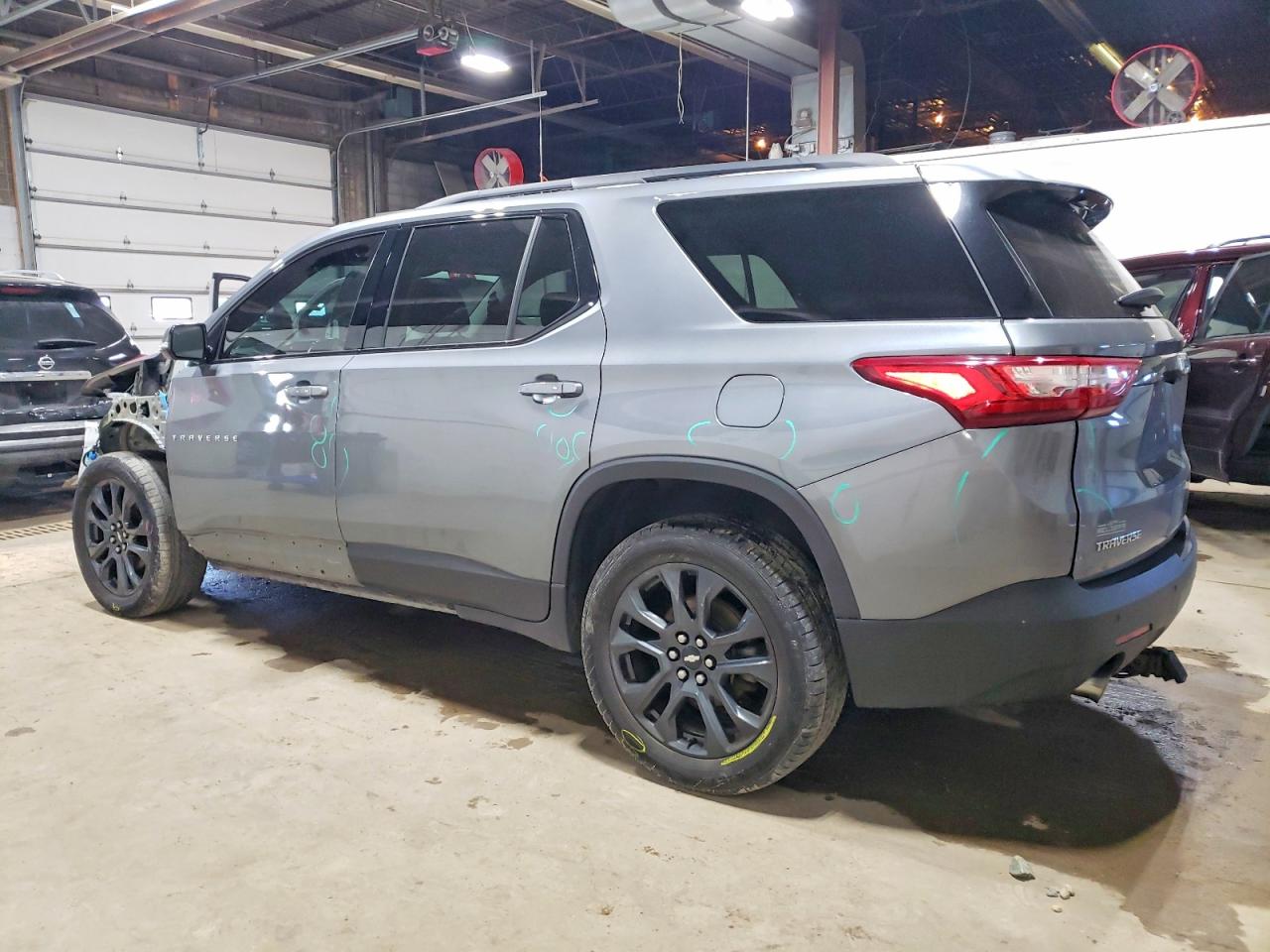 2019 CHEVROLET TRAVERSE RS photo 2