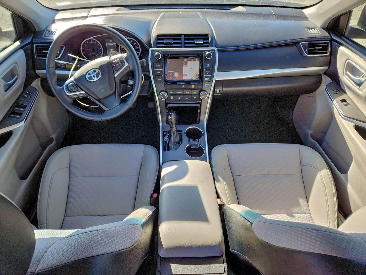 2016 TOYOTA CAMRY LE photo 8