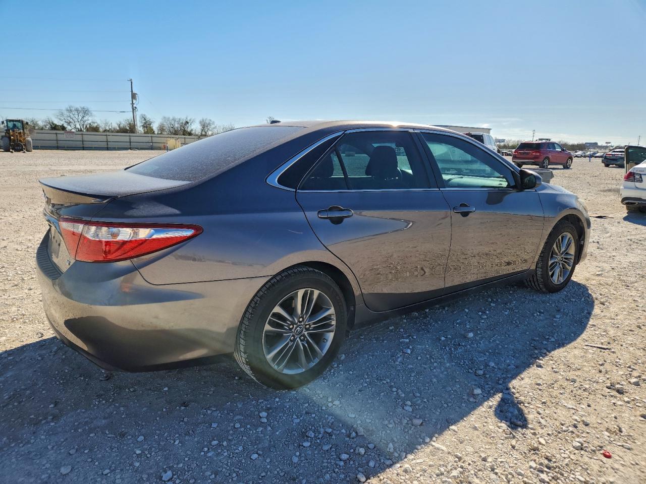 2016 TOYOTA CAMRY LE photo 3