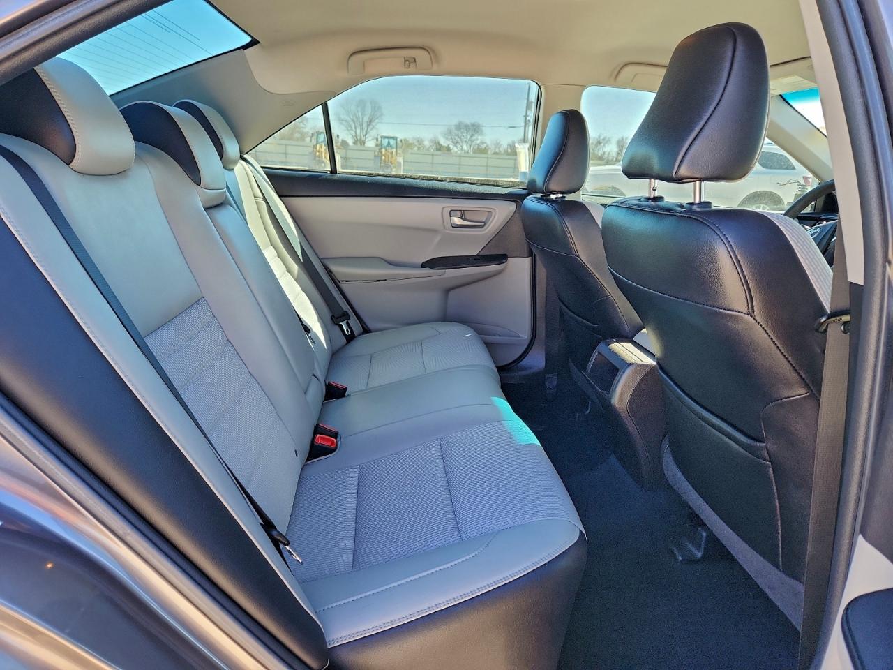 2016 TOYOTA CAMRY LE photo 10