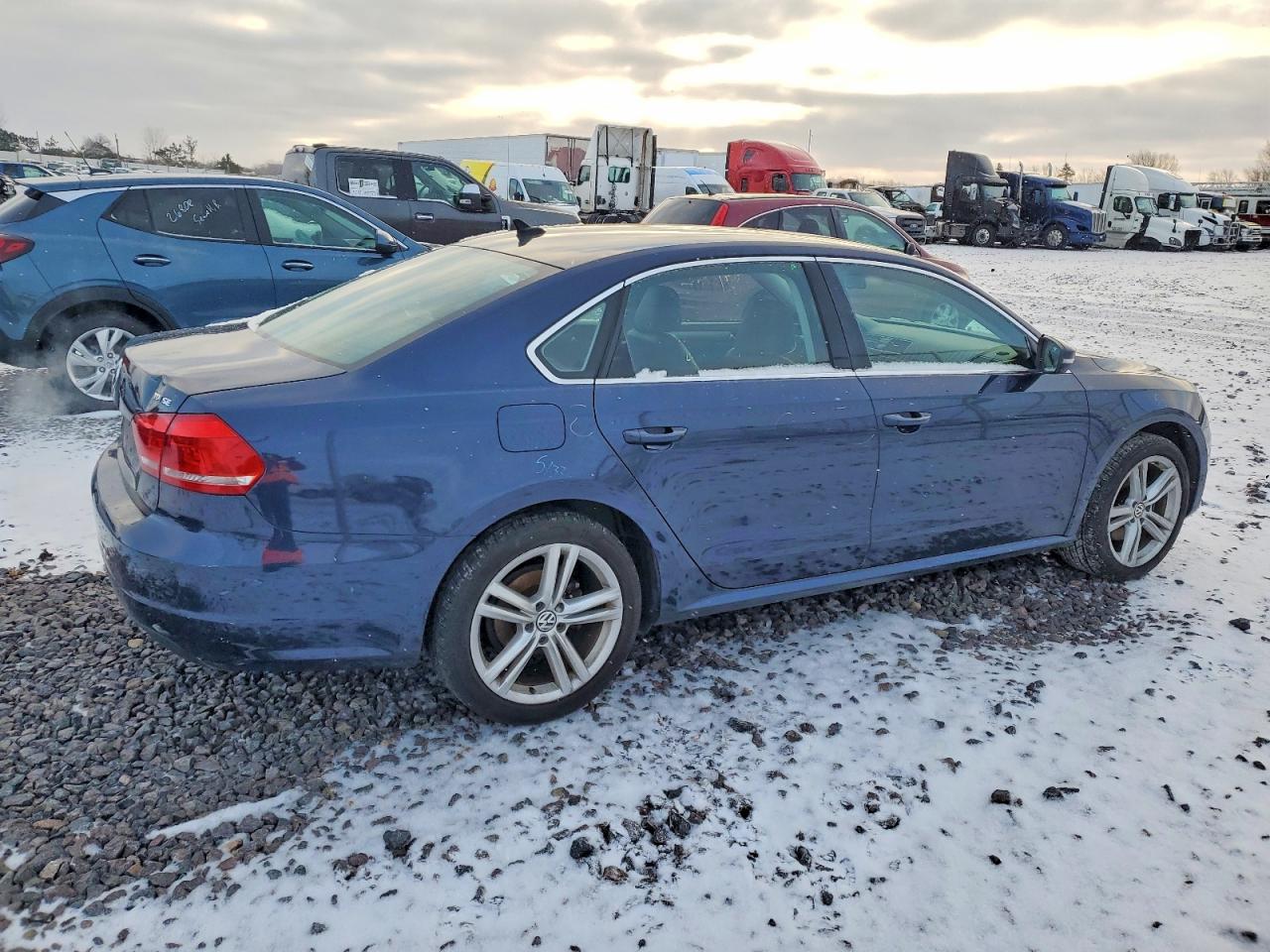 2014 VOLKSWAGEN PASSAT SE photo 3