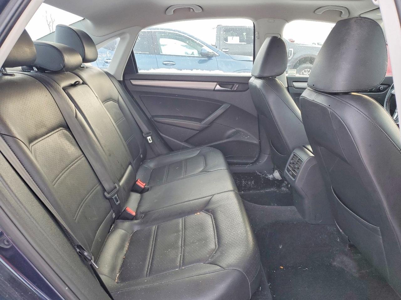 2014 VOLKSWAGEN PASSAT SE photo 10