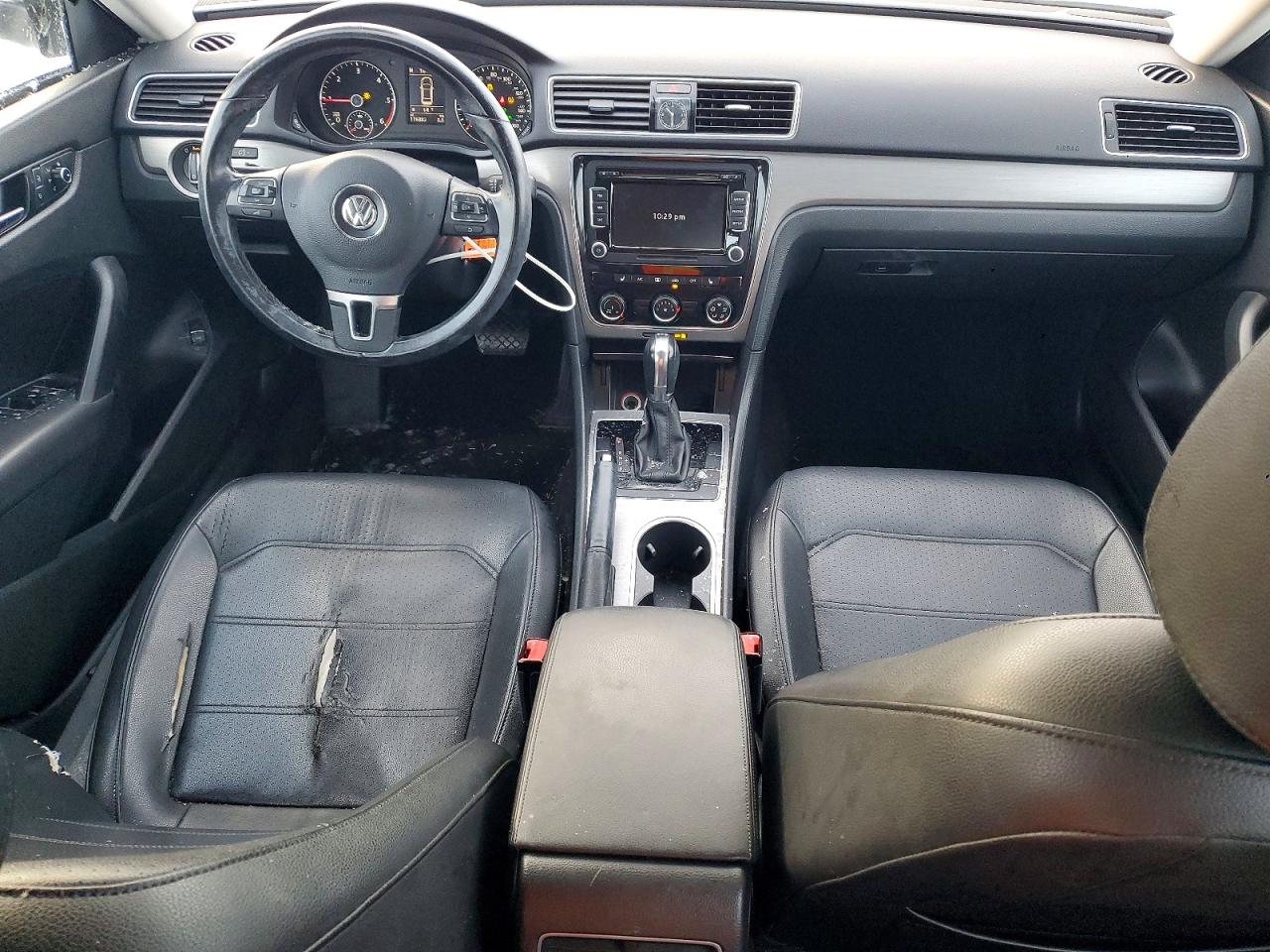 2014 VOLKSWAGEN PASSAT SE photo 8