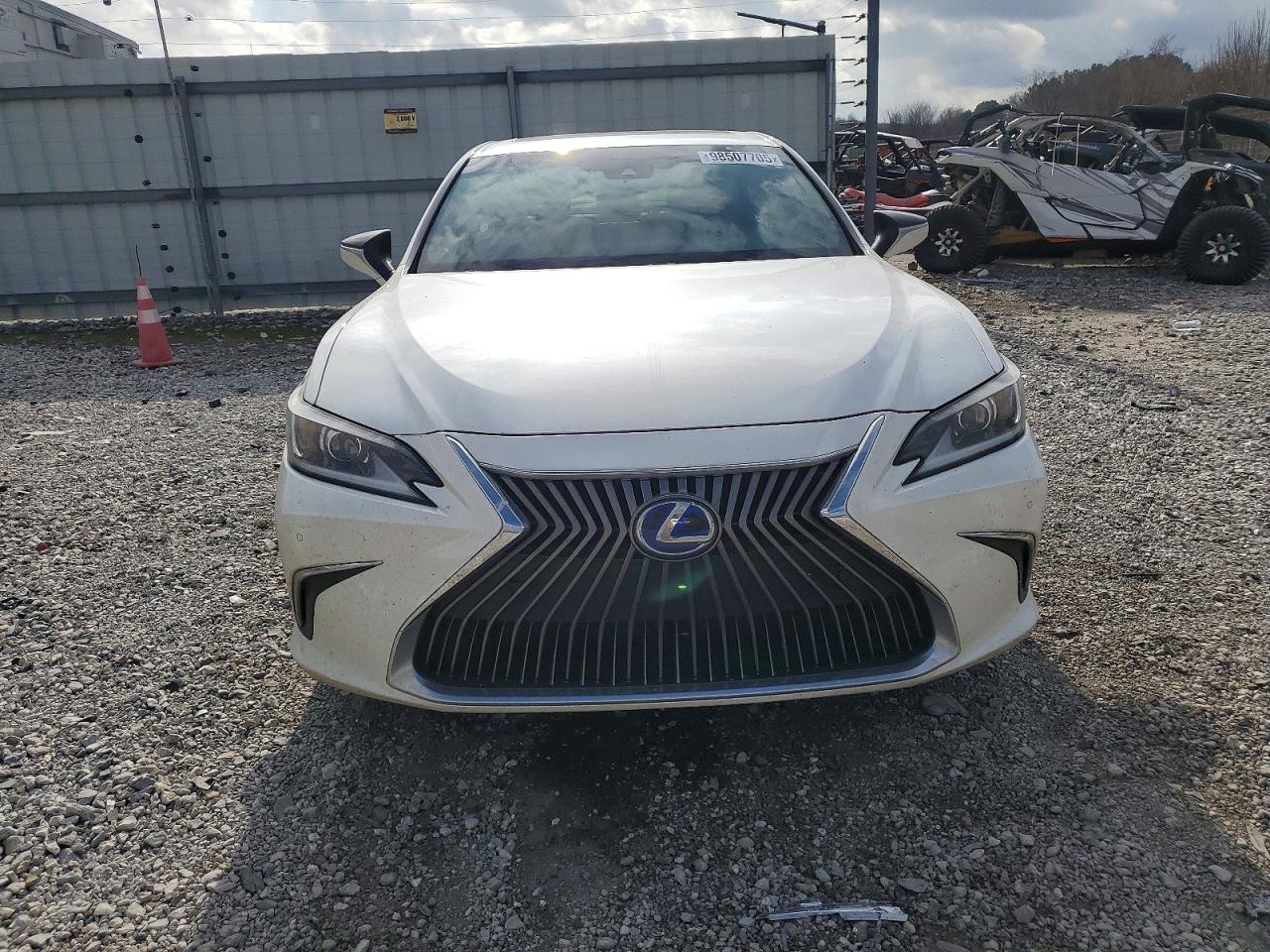 2020 LEXUS ES 300H photo 5