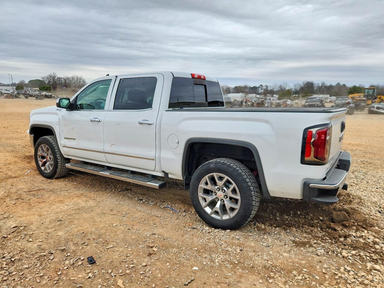 2017 GMC SIERRA K1500 SLT photo 3