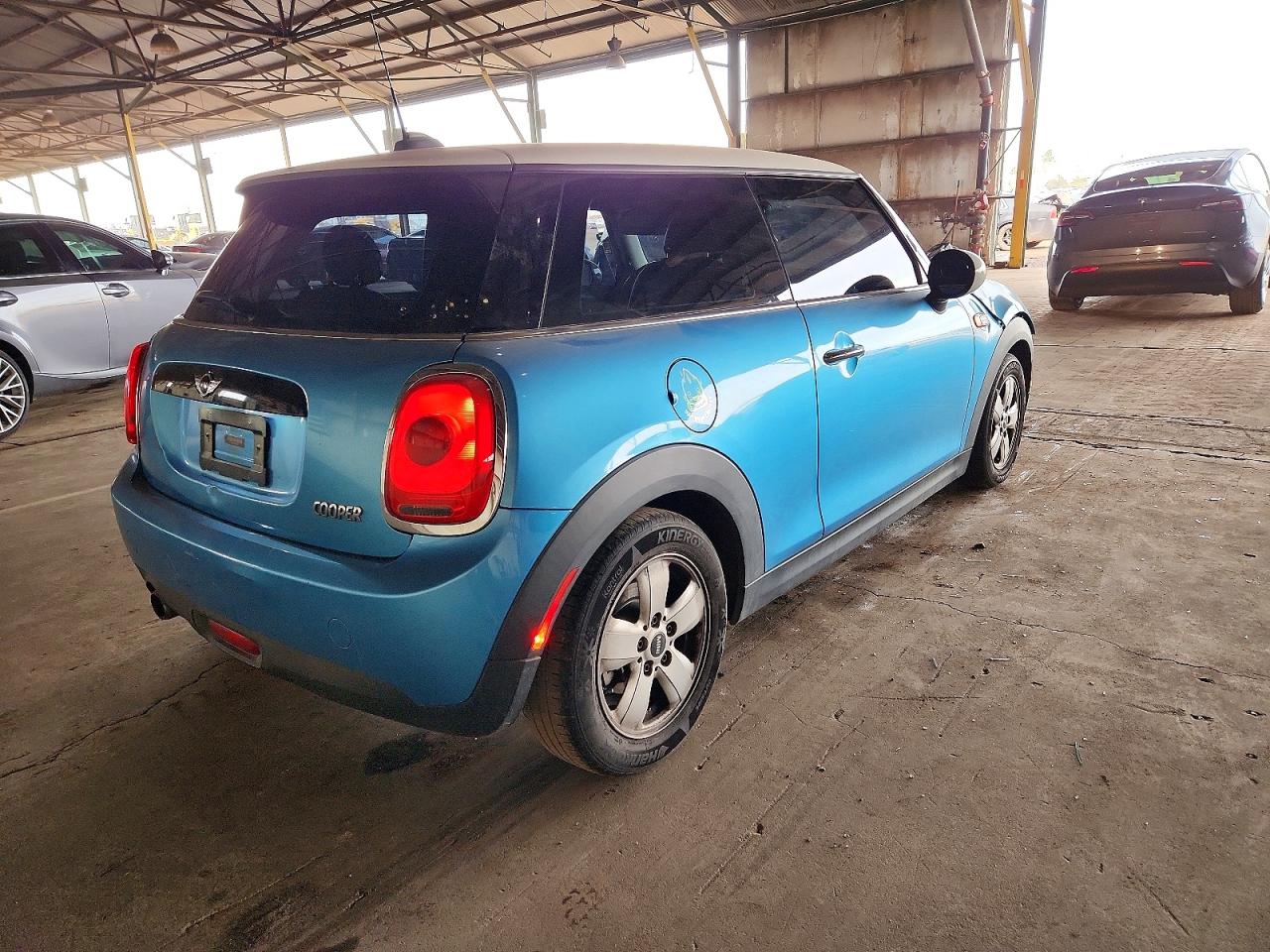 2017 MINI COOPER photo 3