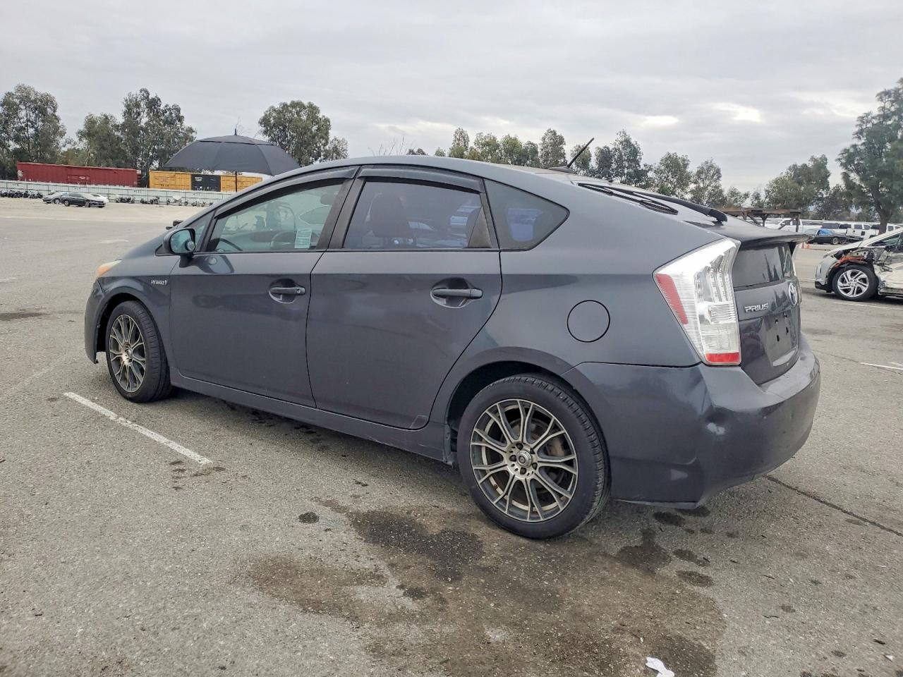 2011 TOYOTA PRIUS photo 2
