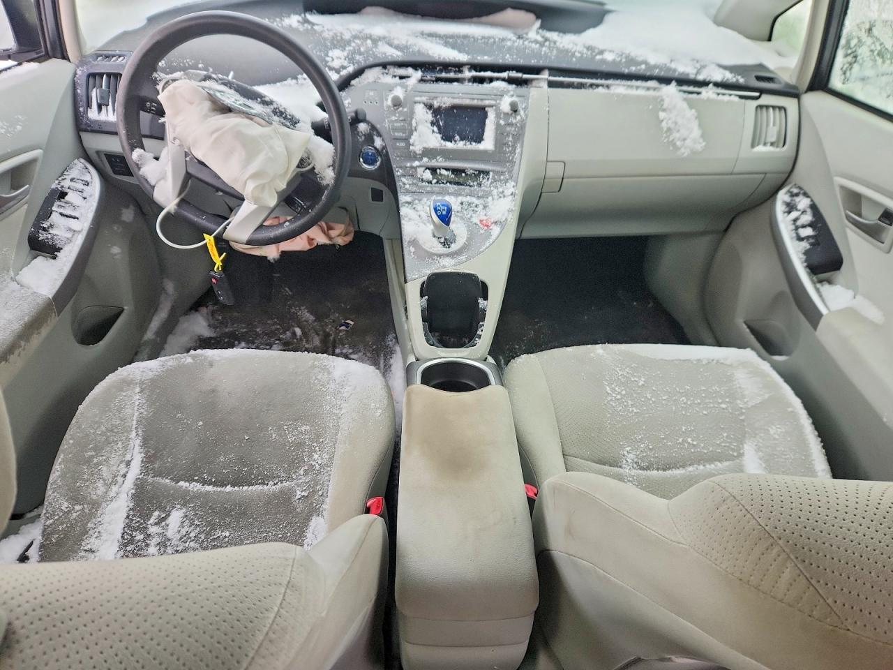 2013 TOYOTA PRIUS photo 8