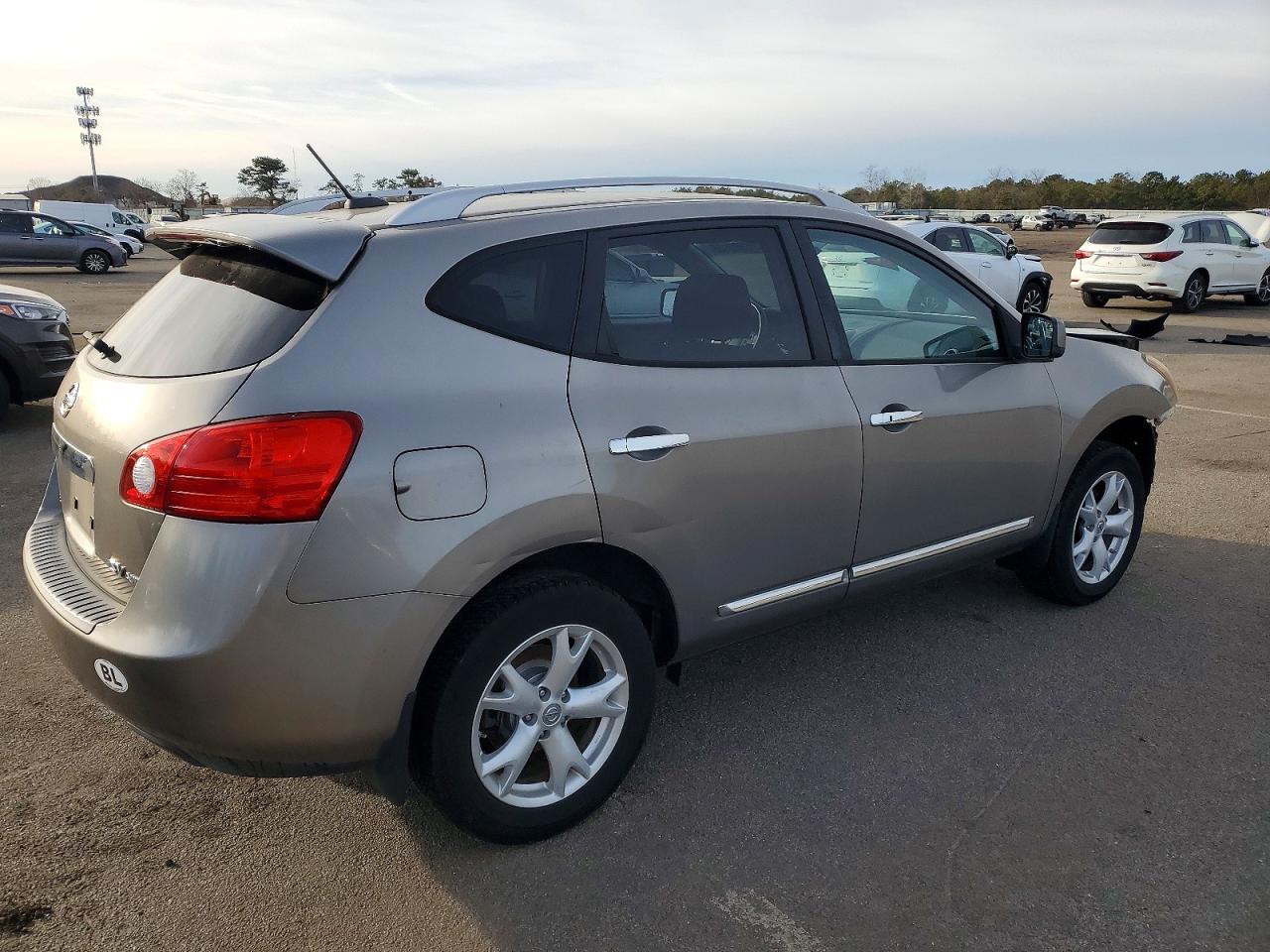 2011 NISSAN ROGUE S photo 3