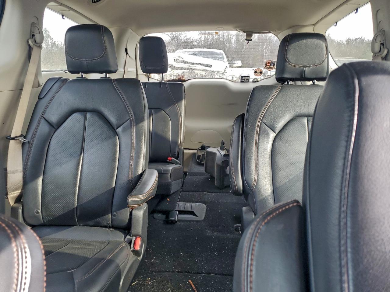 2019 CHRYSLER PACIFICA TOURING L photo 10