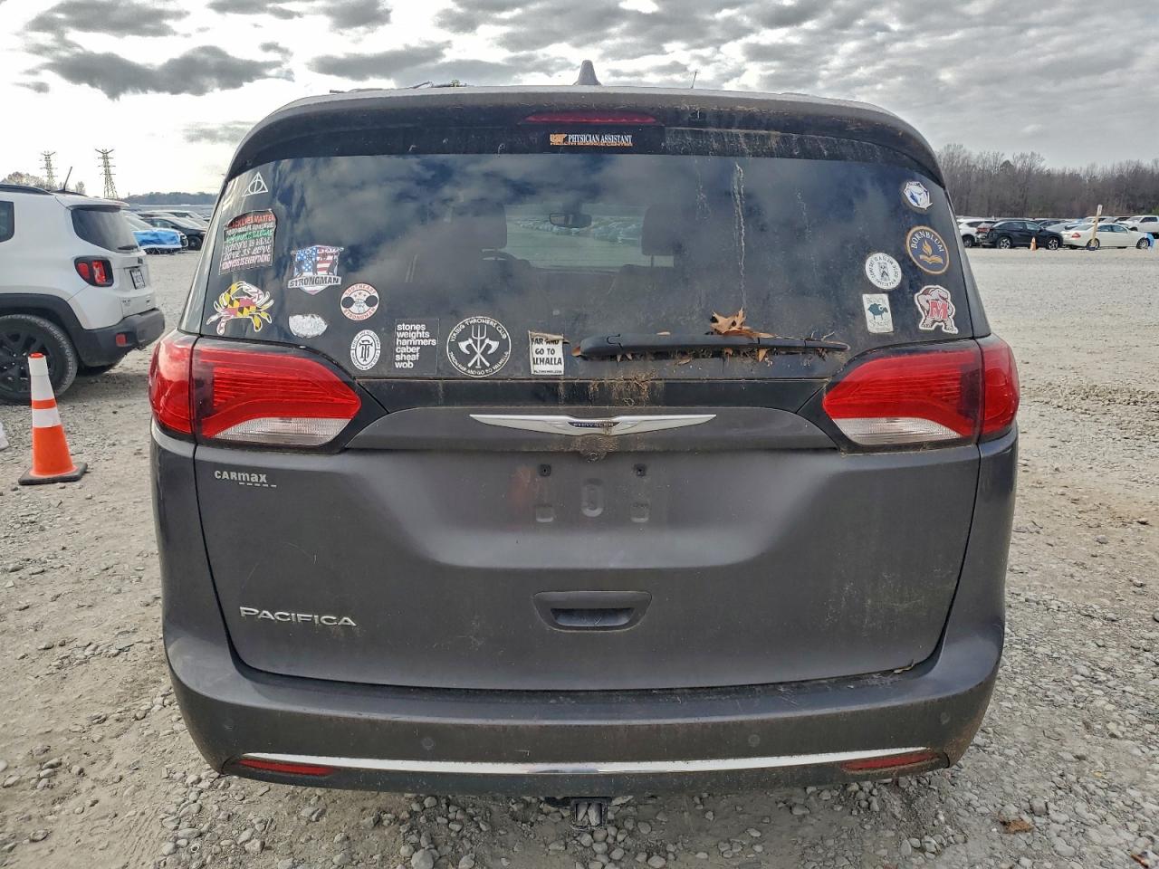 2019 CHRYSLER PACIFICA TOURING L photo 6