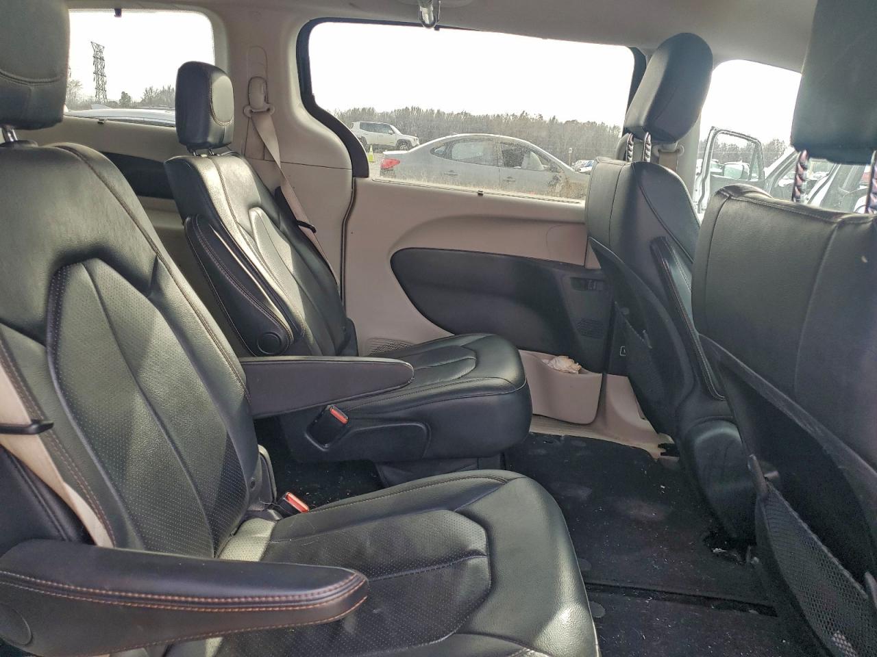 2019 CHRYSLER PACIFICA TOURING L photo 11