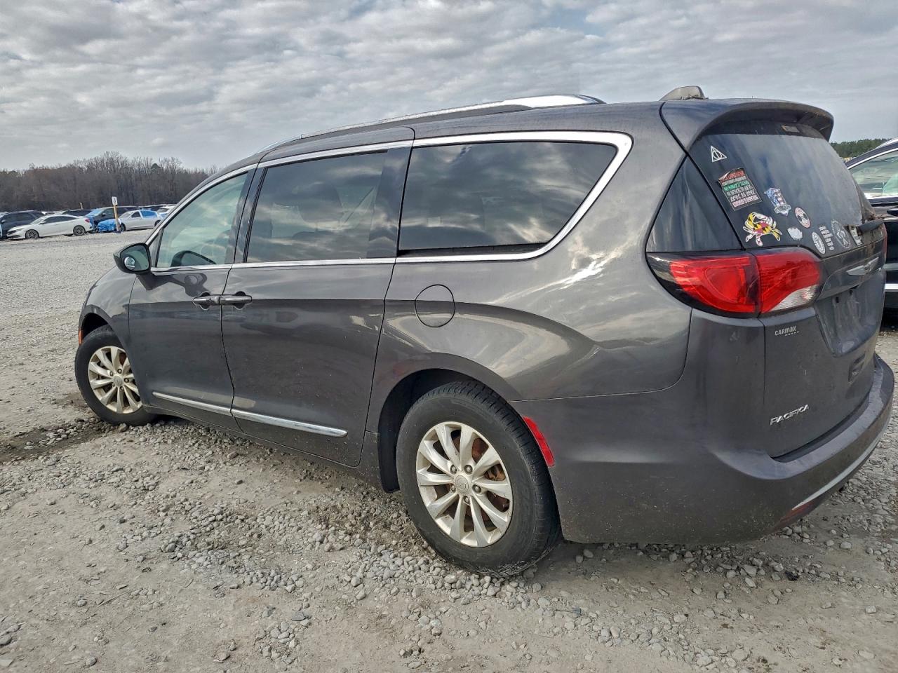 2019 CHRYSLER PACIFICA TOURING L photo 2