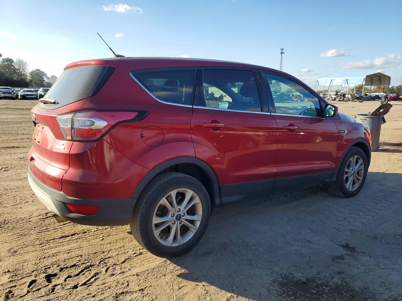 2017 FORD ESCAPE SE photo 5