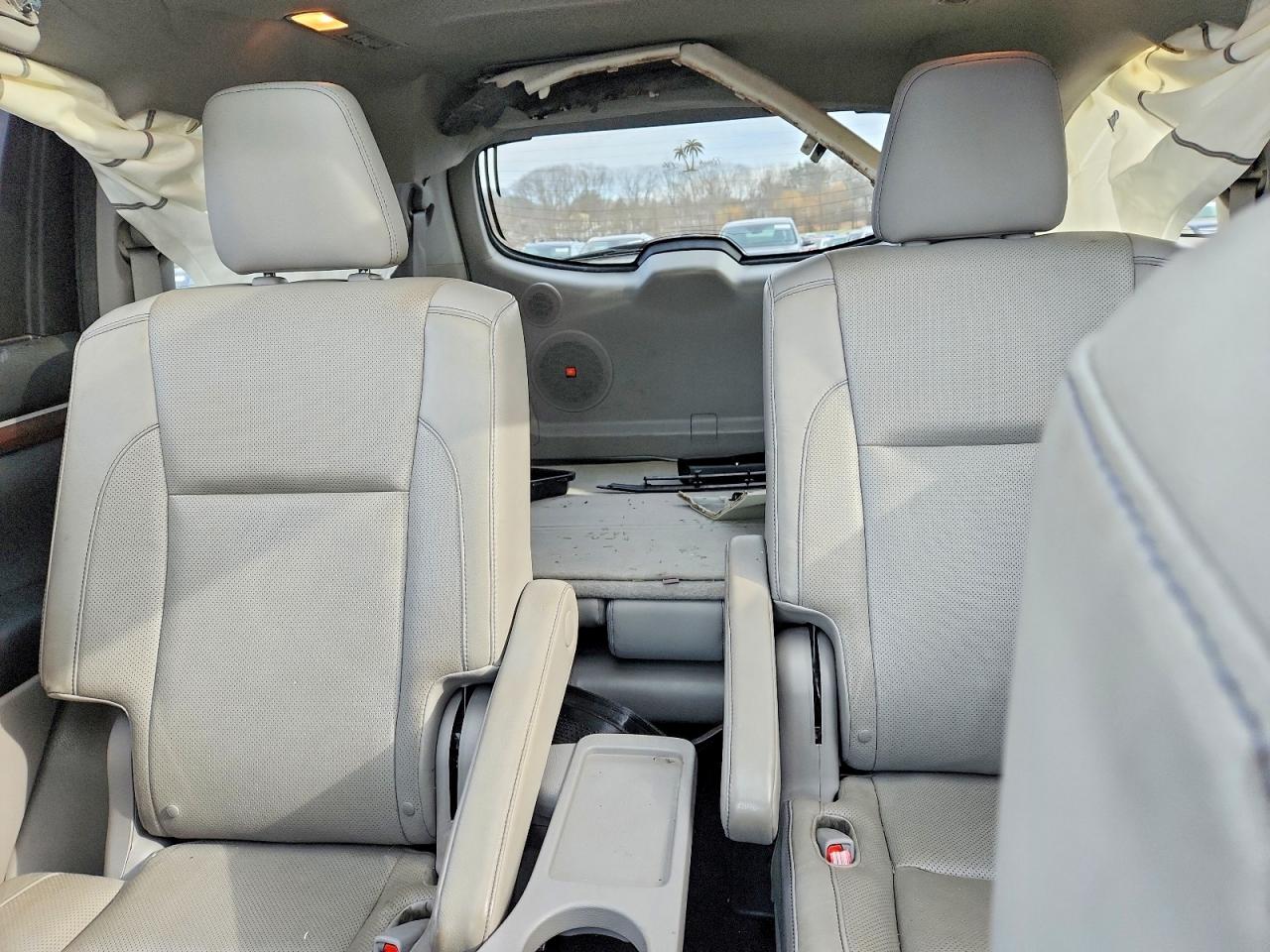 2014 TOYOTA HIGHLANDER LIMITED photo 10