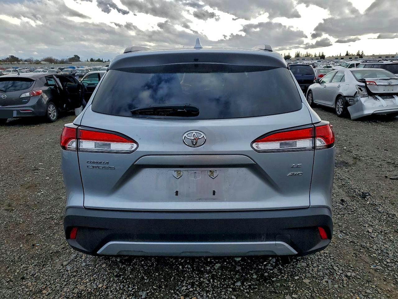 2022 TOYOTA COROLLA CROSS LE photo 6