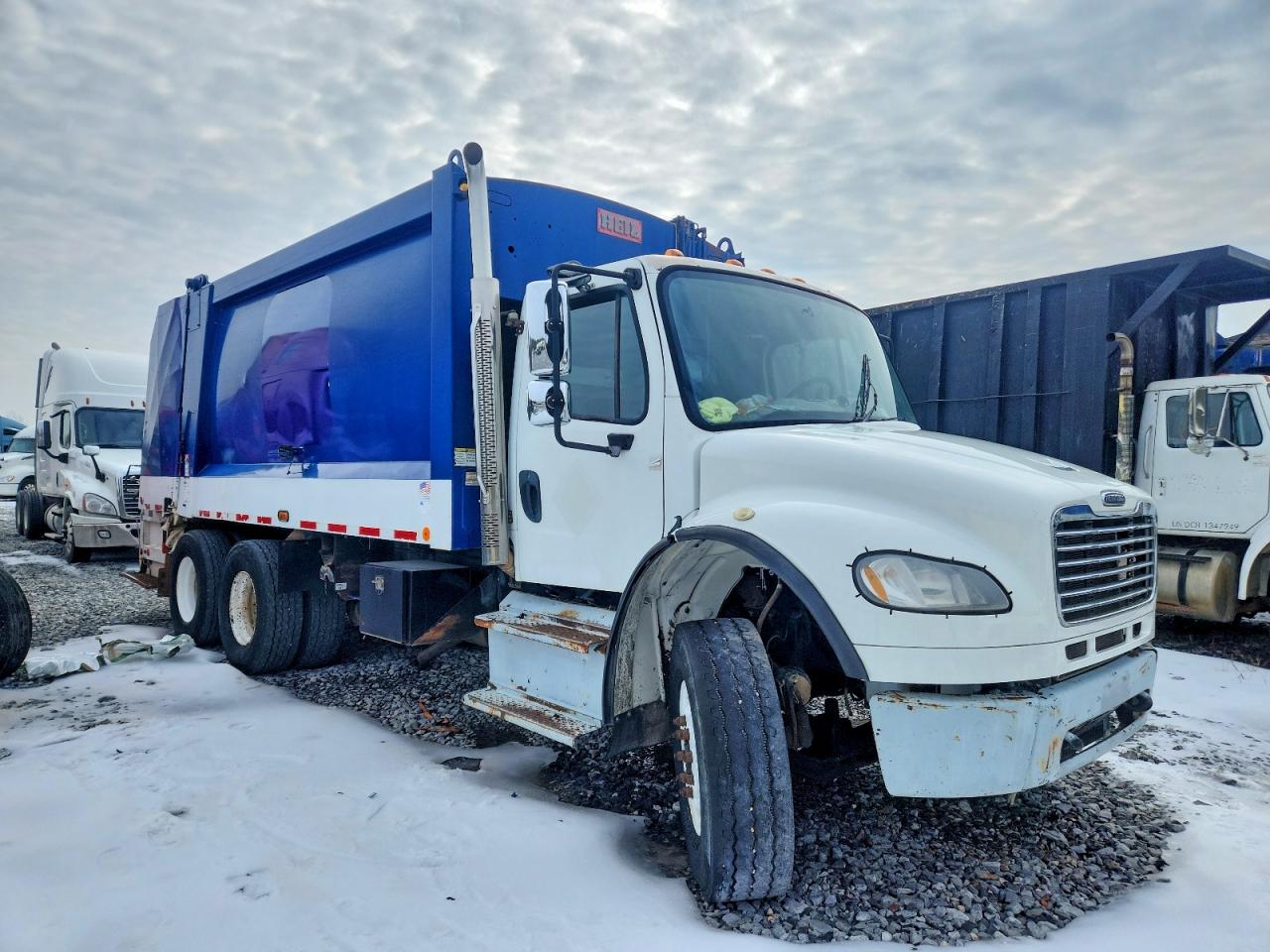 2015 FREIGHTLINER M2 106 MED