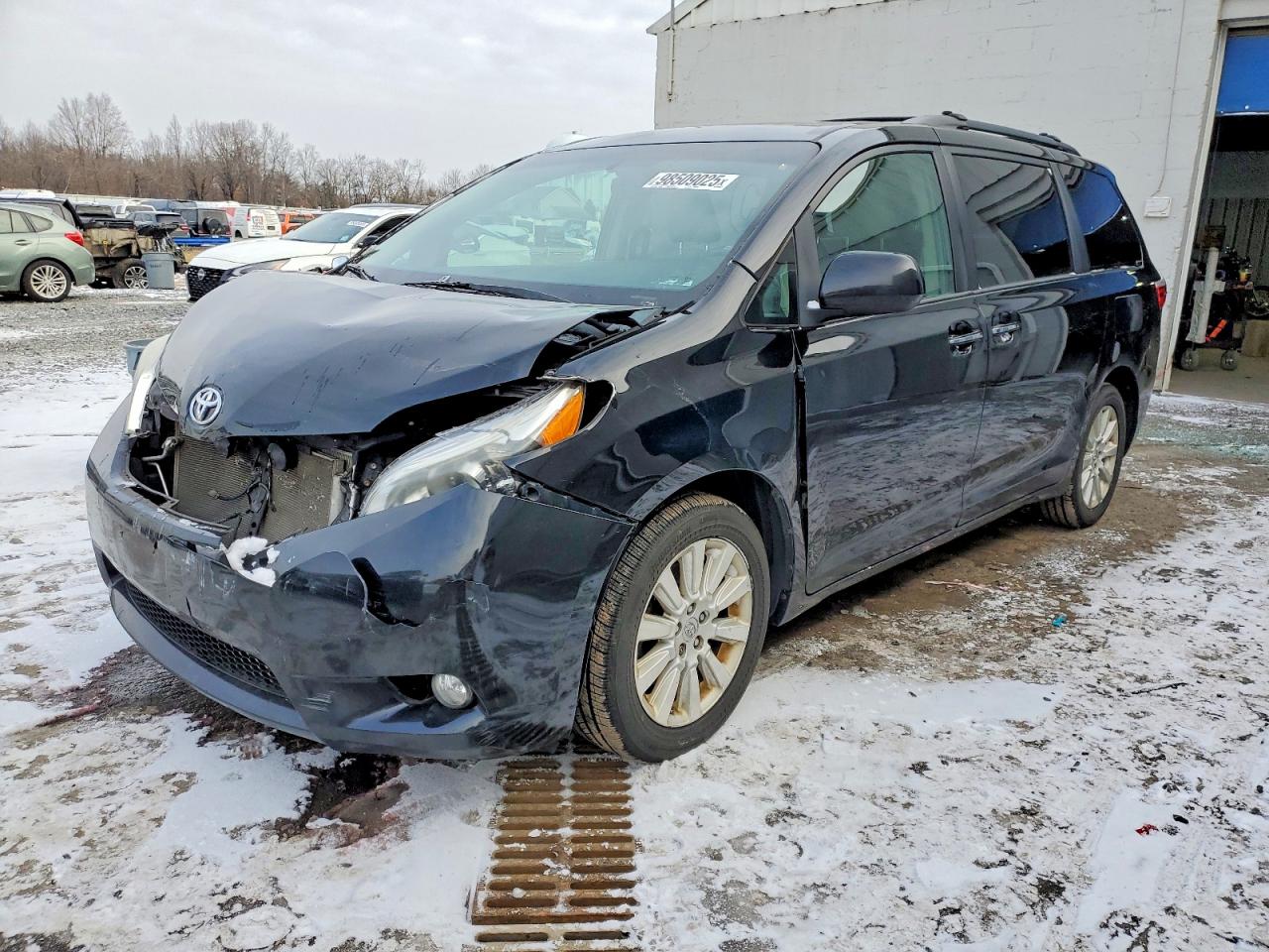 2015 TOYOTA SIENNA
