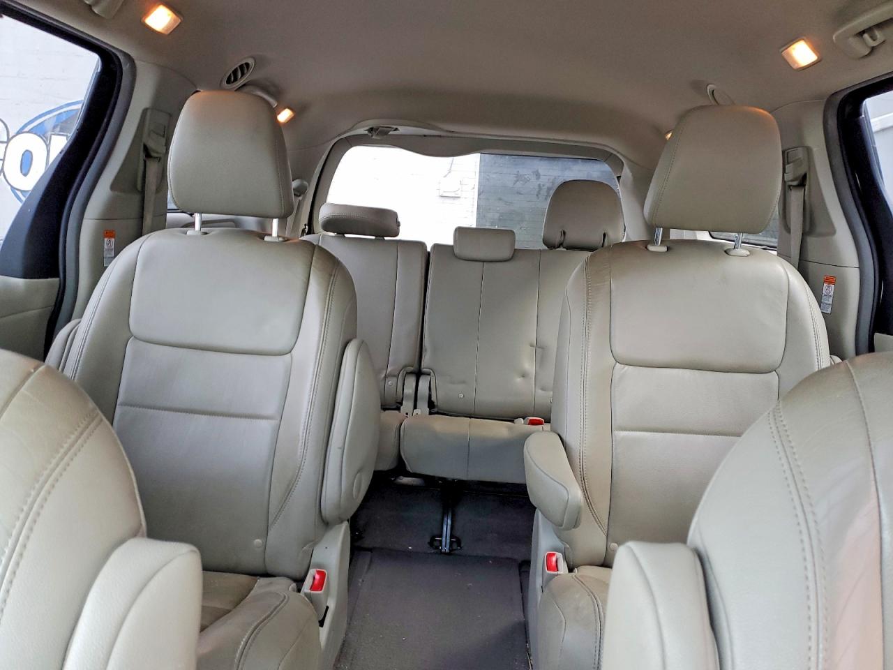 2015 TOYOTA SIENNA XLE photo 10