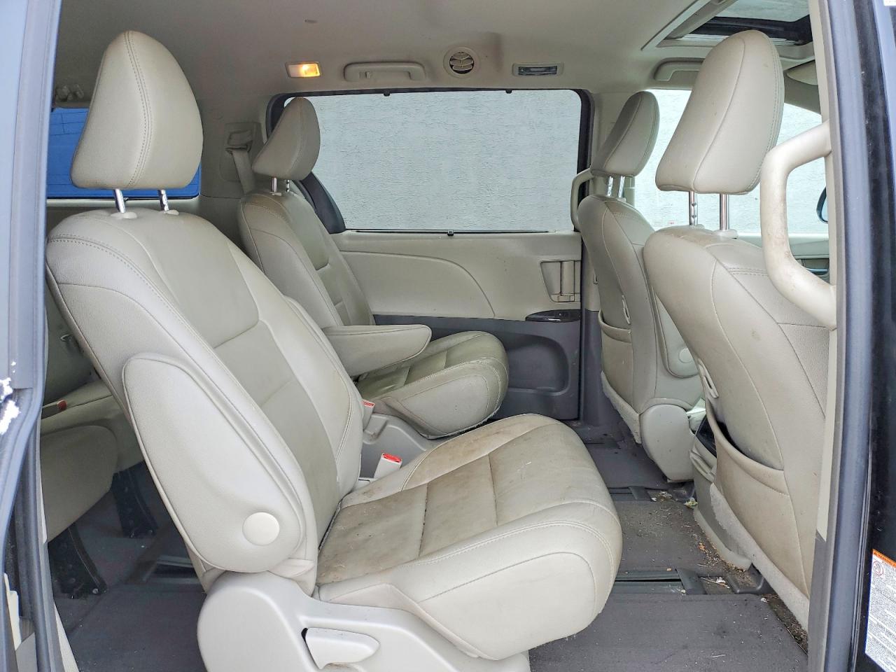 2015 TOYOTA SIENNA XLE photo 11