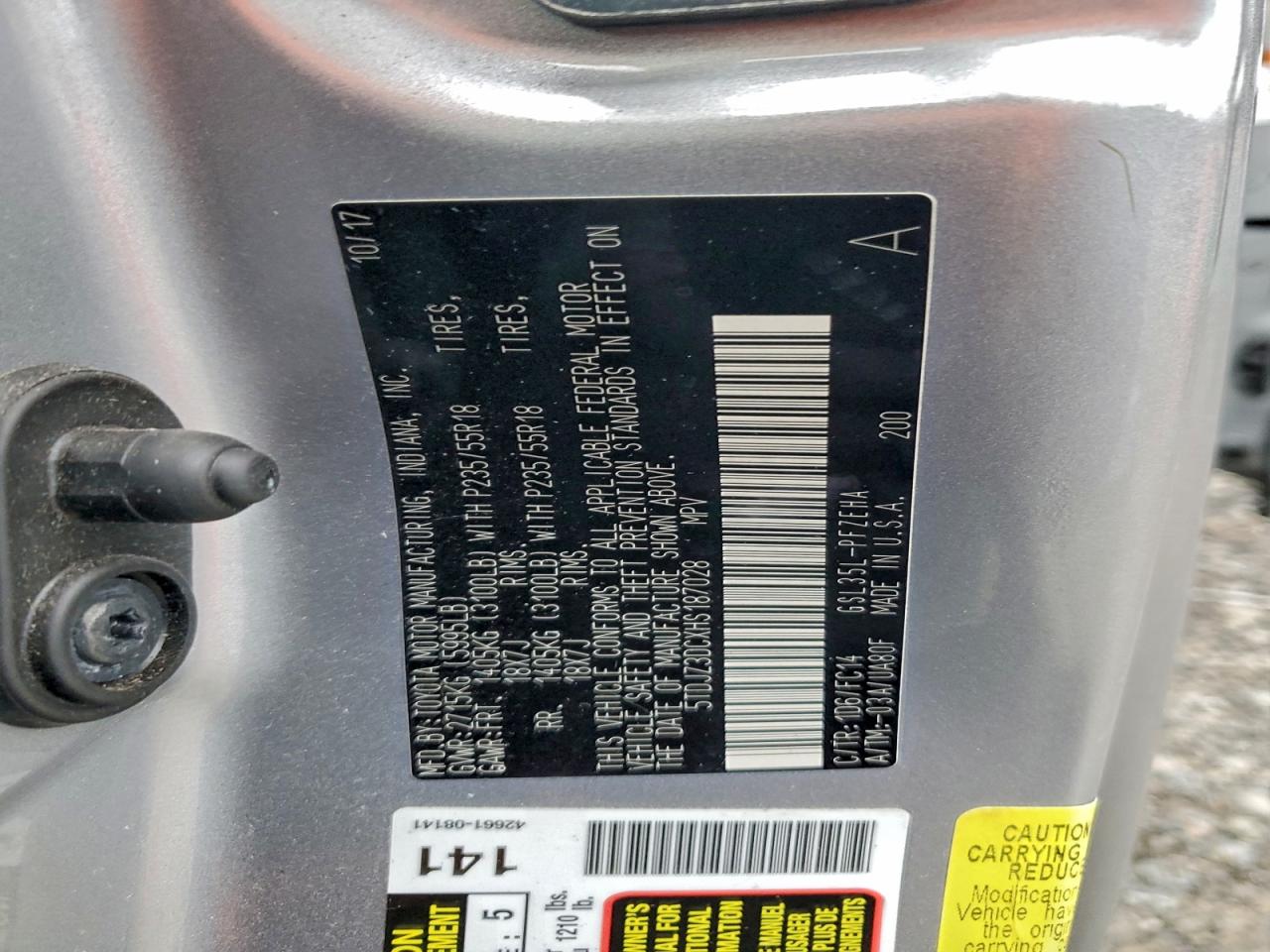 2017 TOYOTA SIENNA LE photo 14