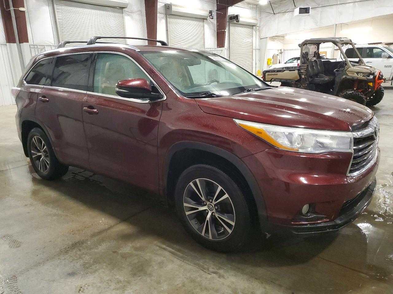 2016 TOYOTA HIGHLANDER XLE photo 4