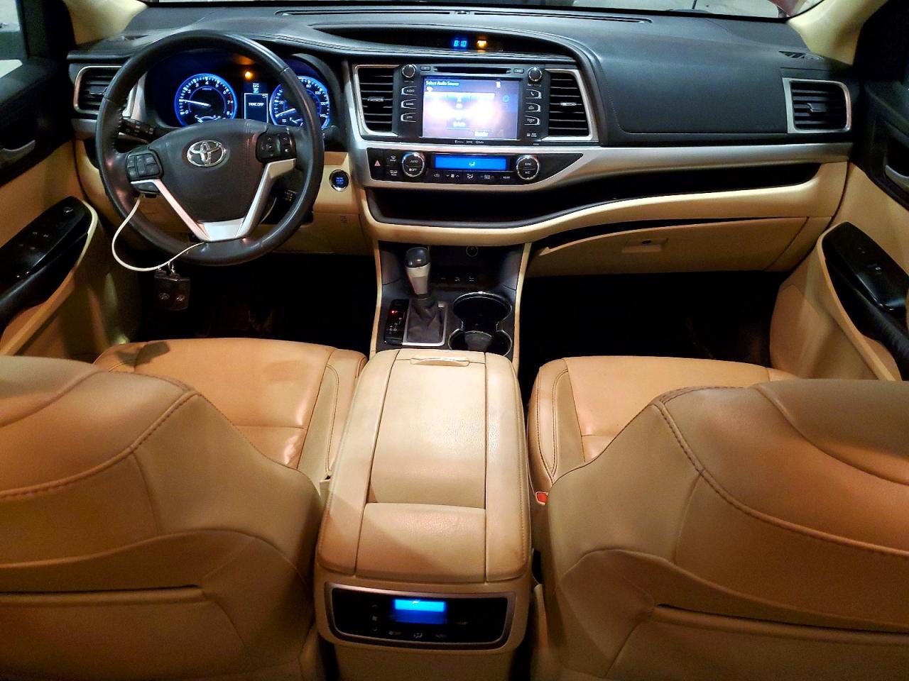 2016 TOYOTA HIGHLANDER XLE photo 8