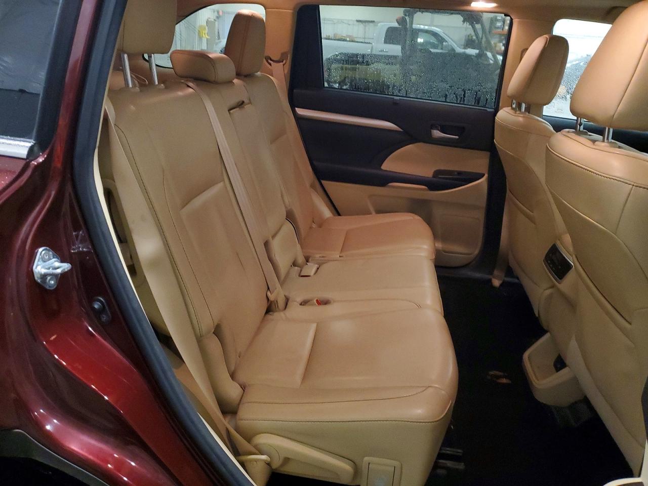 2016 TOYOTA HIGHLANDER XLE photo 11