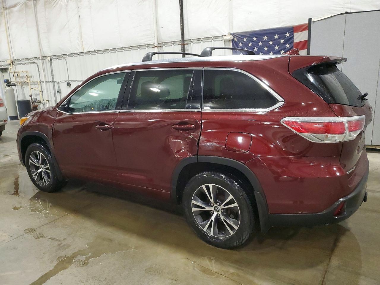 2016 TOYOTA HIGHLANDER XLE photo 2