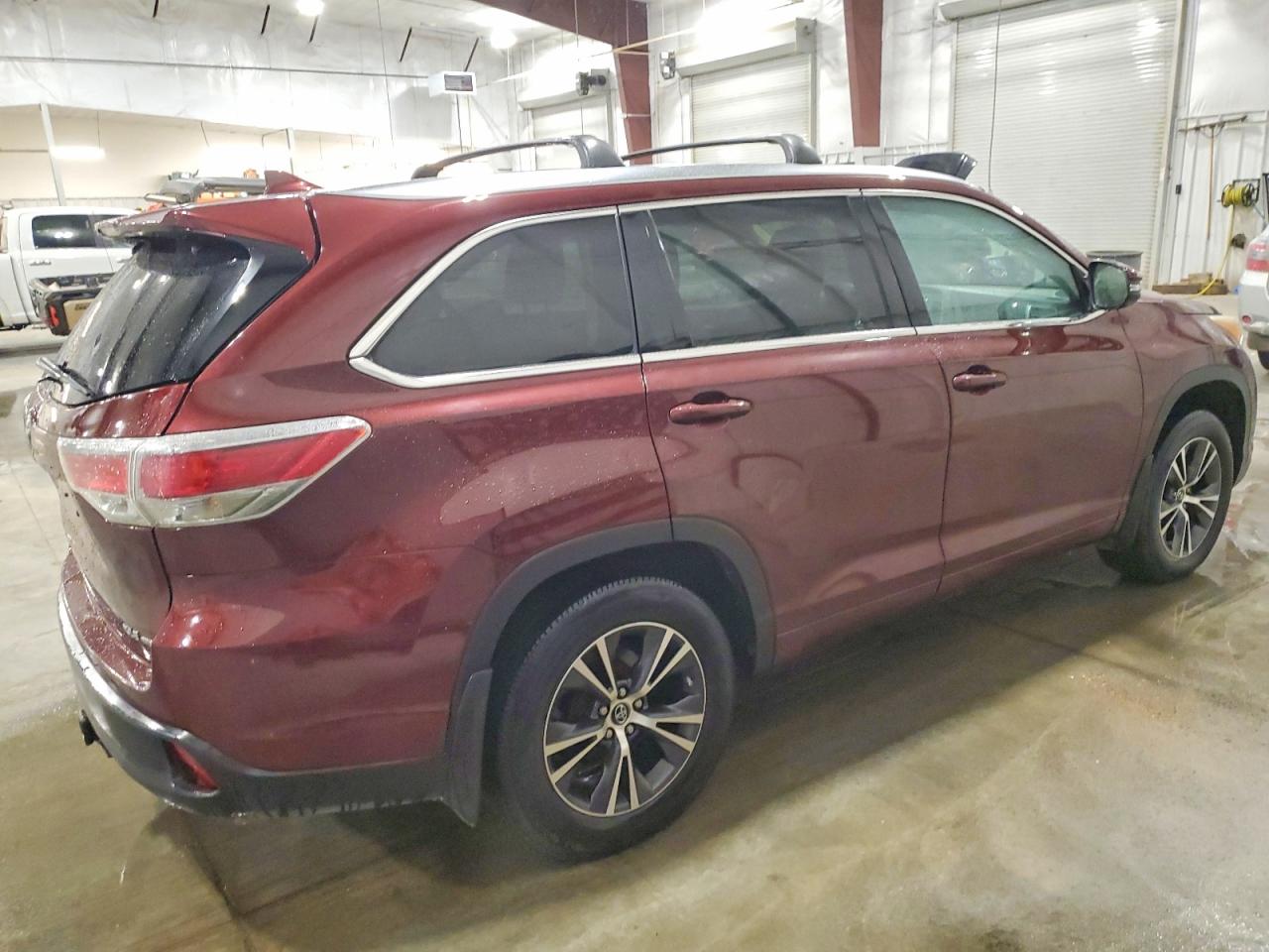 2016 TOYOTA HIGHLANDER XLE photo 3