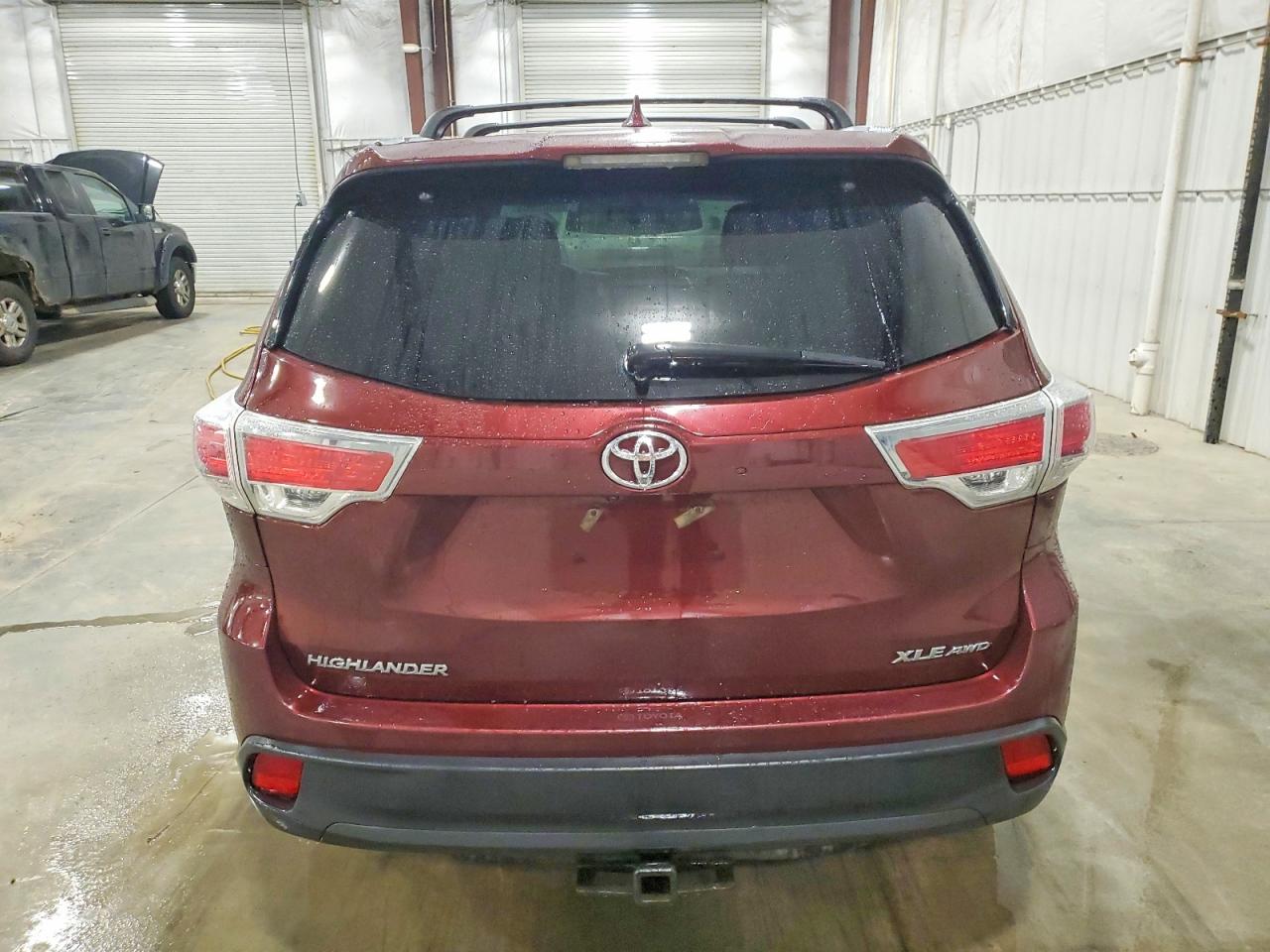 2016 TOYOTA HIGHLANDER XLE photo 6