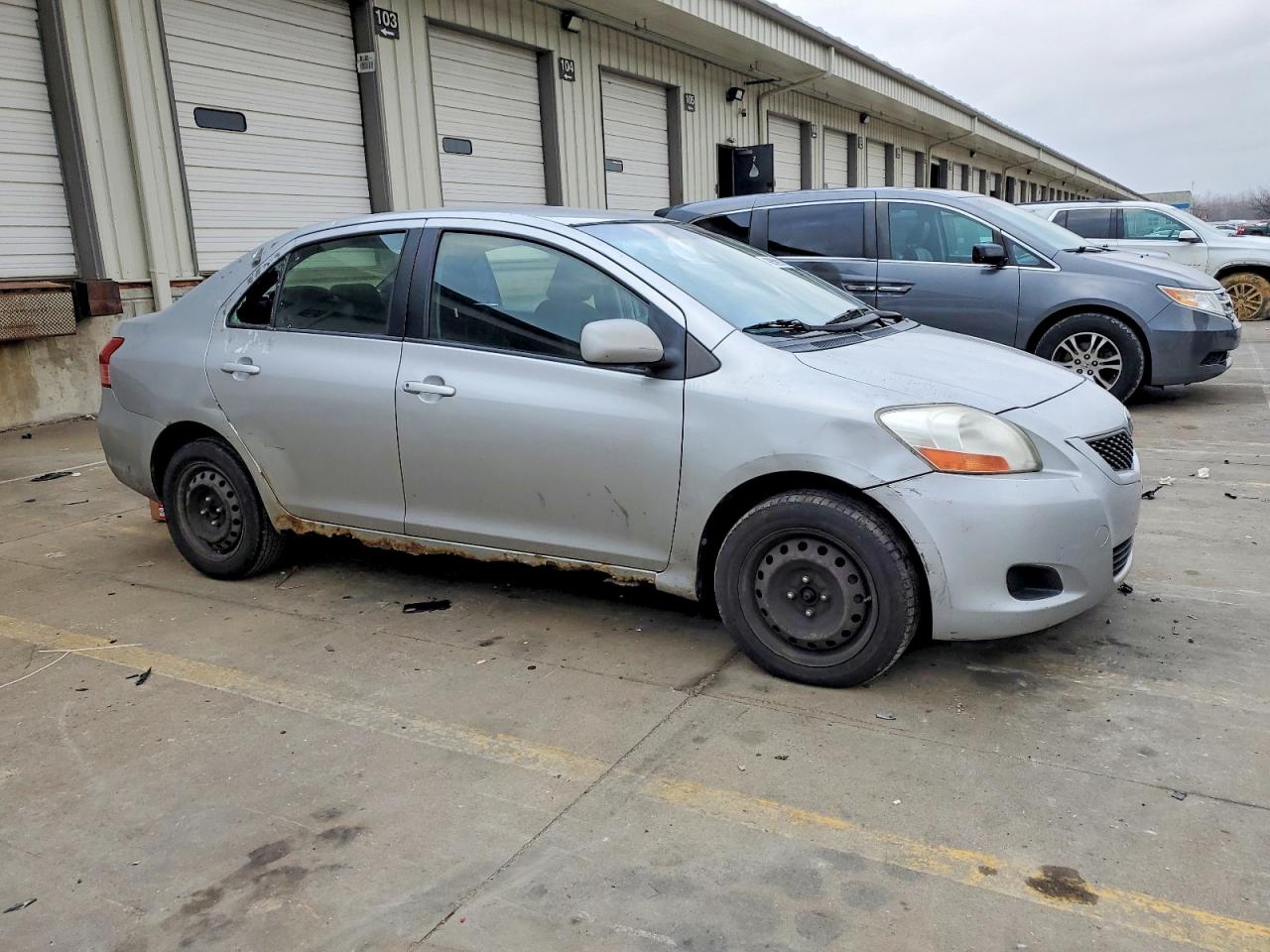 2009 TOYOTA YARIS photo 4