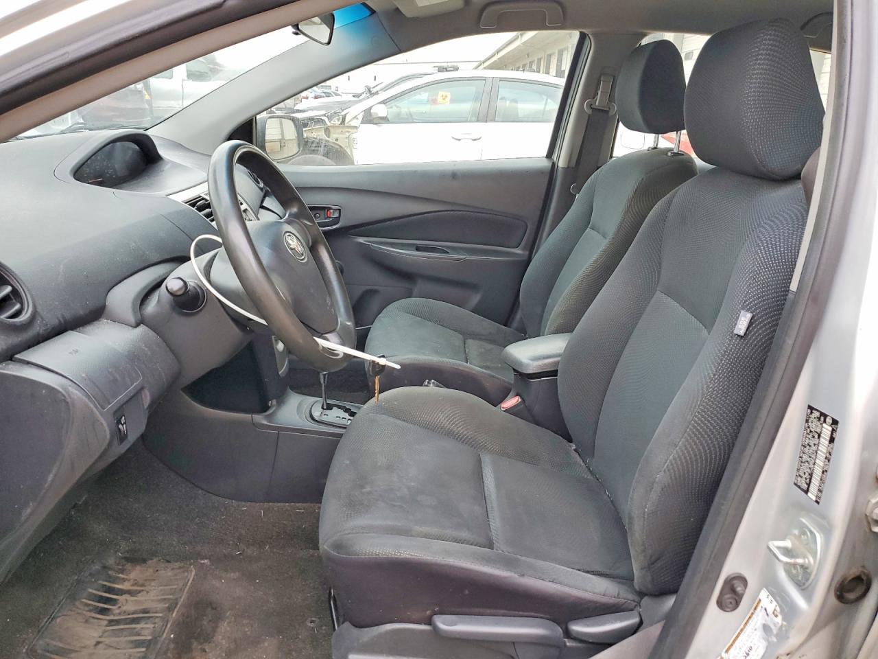 2009 TOYOTA YARIS photo 7