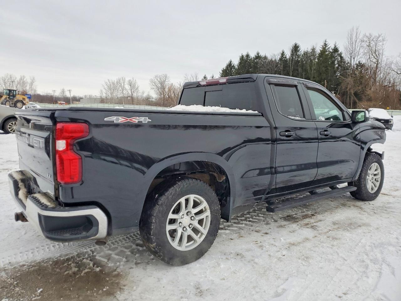 2019 CHEVROLET SILVERADO K1500 LT photo 3