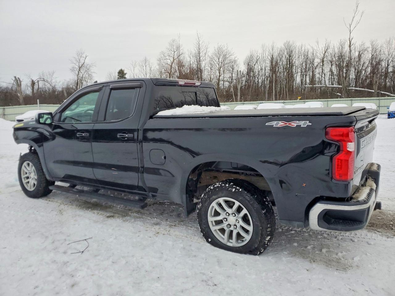 2019 CHEVROLET SILVERADO K1500 LT photo 2
