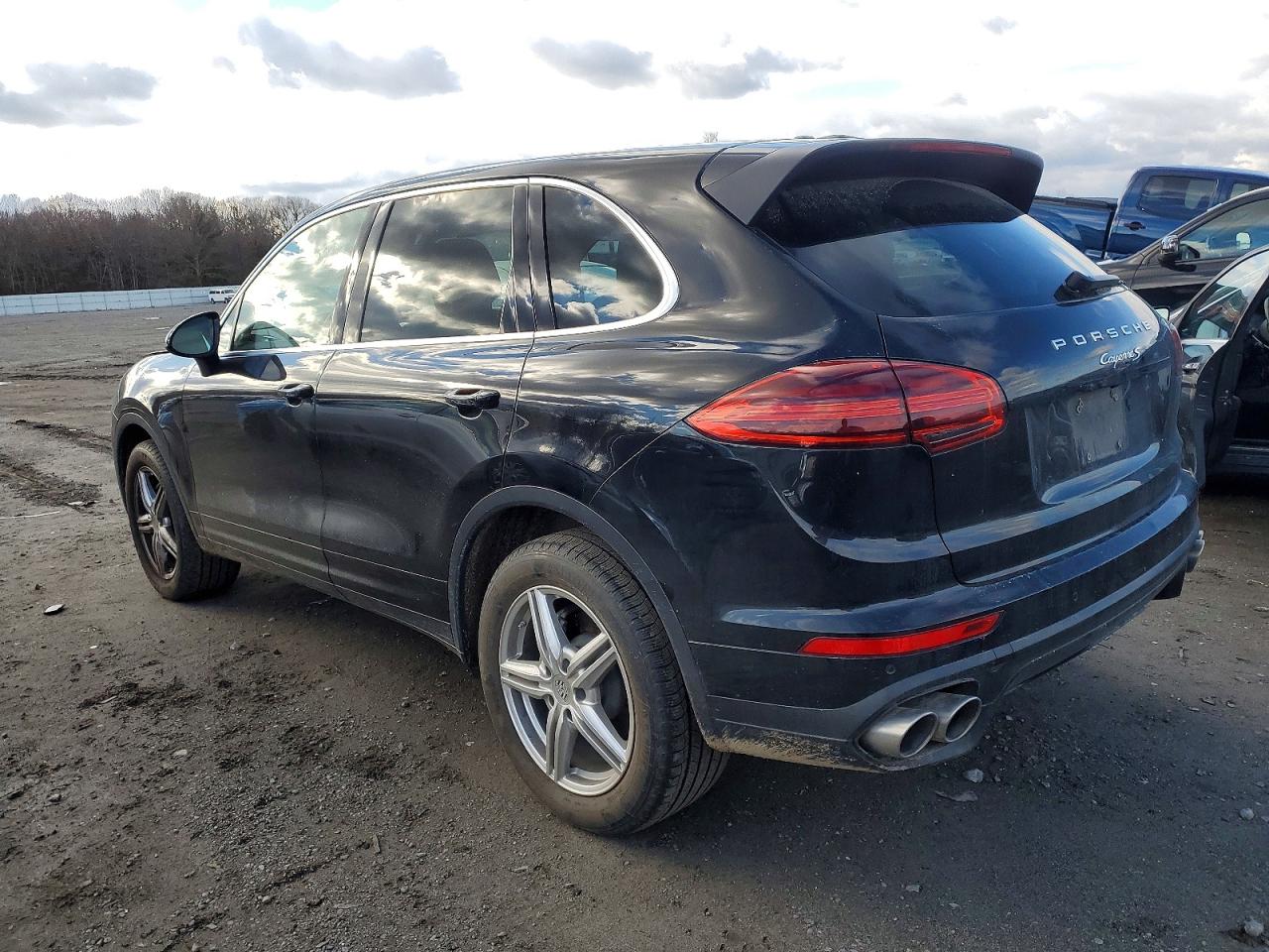 2015 PORSCHE CAYENNE S photo 2