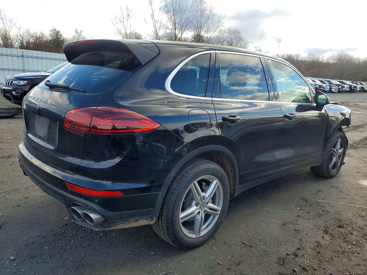2015 PORSCHE CAYENNE S photo 3