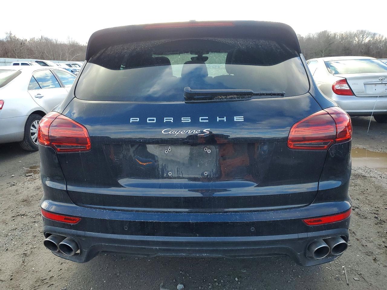 2015 PORSCHE CAYENNE S photo 6