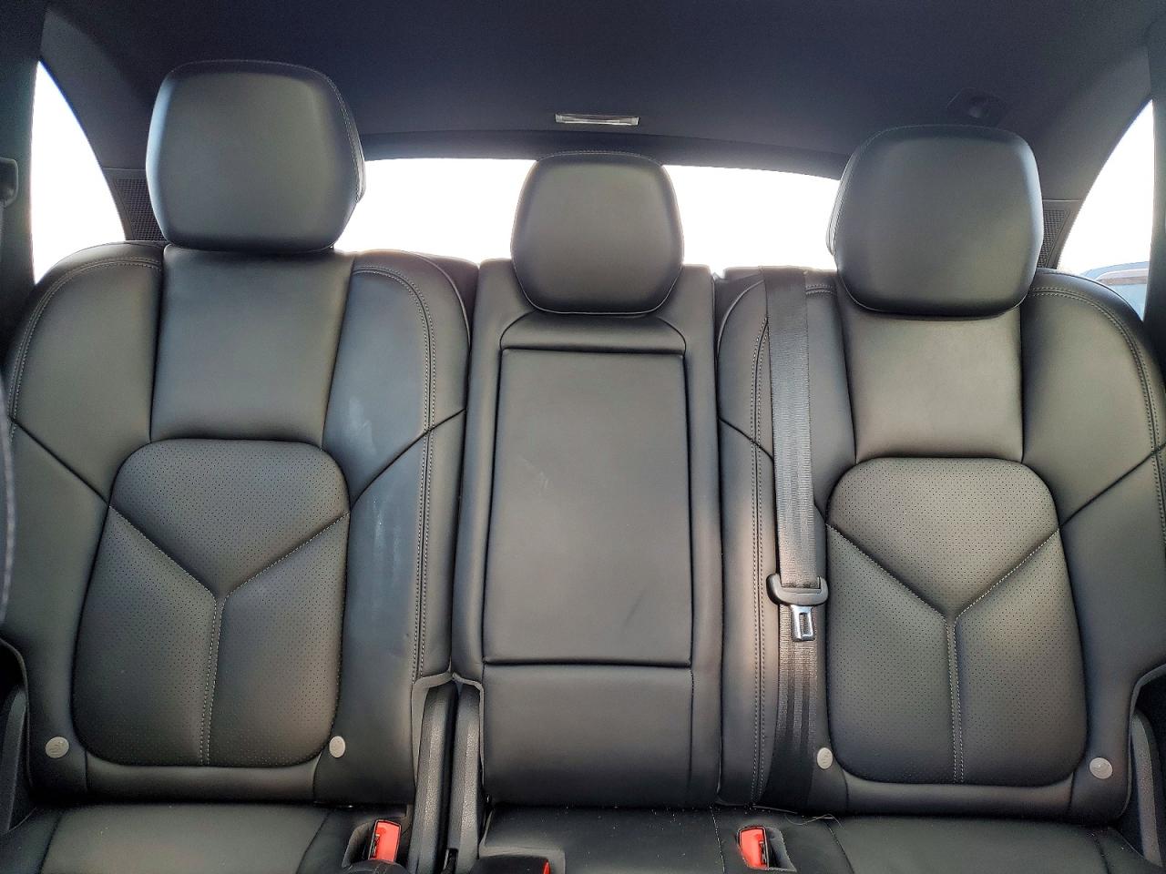 2015 PORSCHE CAYENNE S photo 10