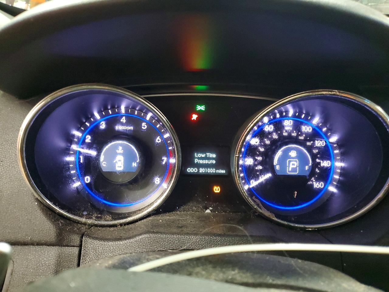 2011 HYUNDAI SONATA SE photo 9