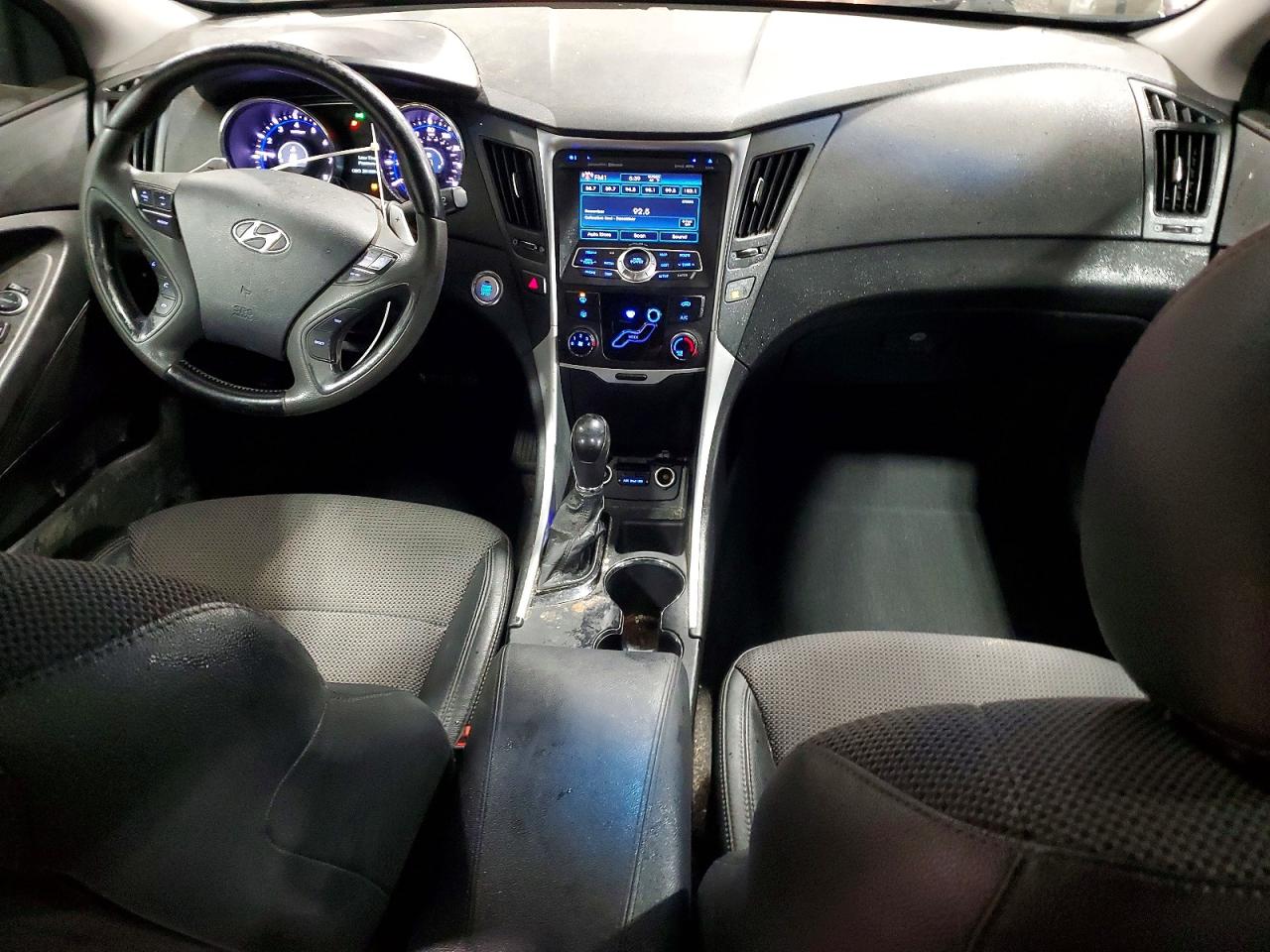 2011 HYUNDAI SONATA SE photo 8